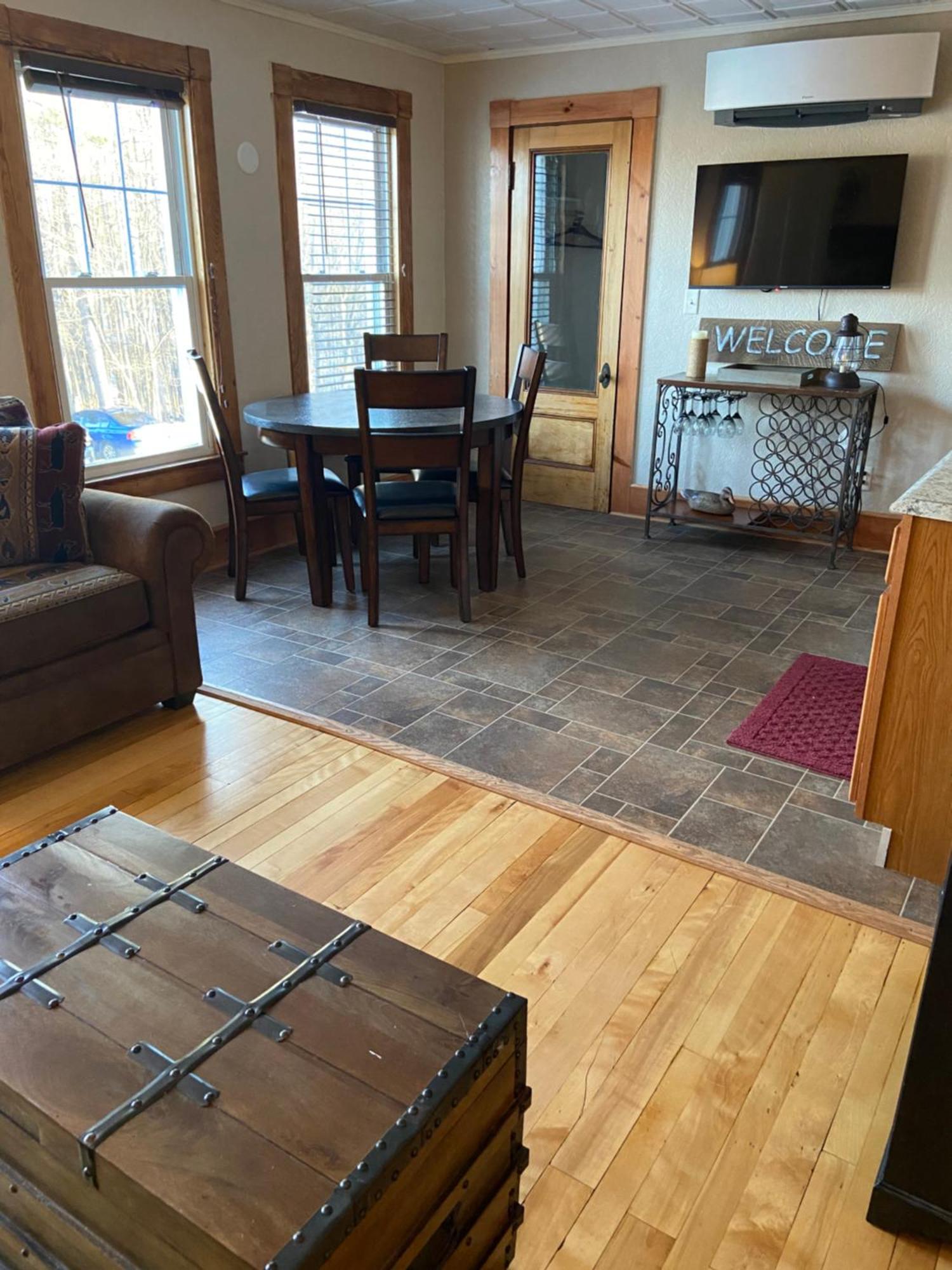 Tavern - Country Suite Newport Εξωτερικό φωτογραφία