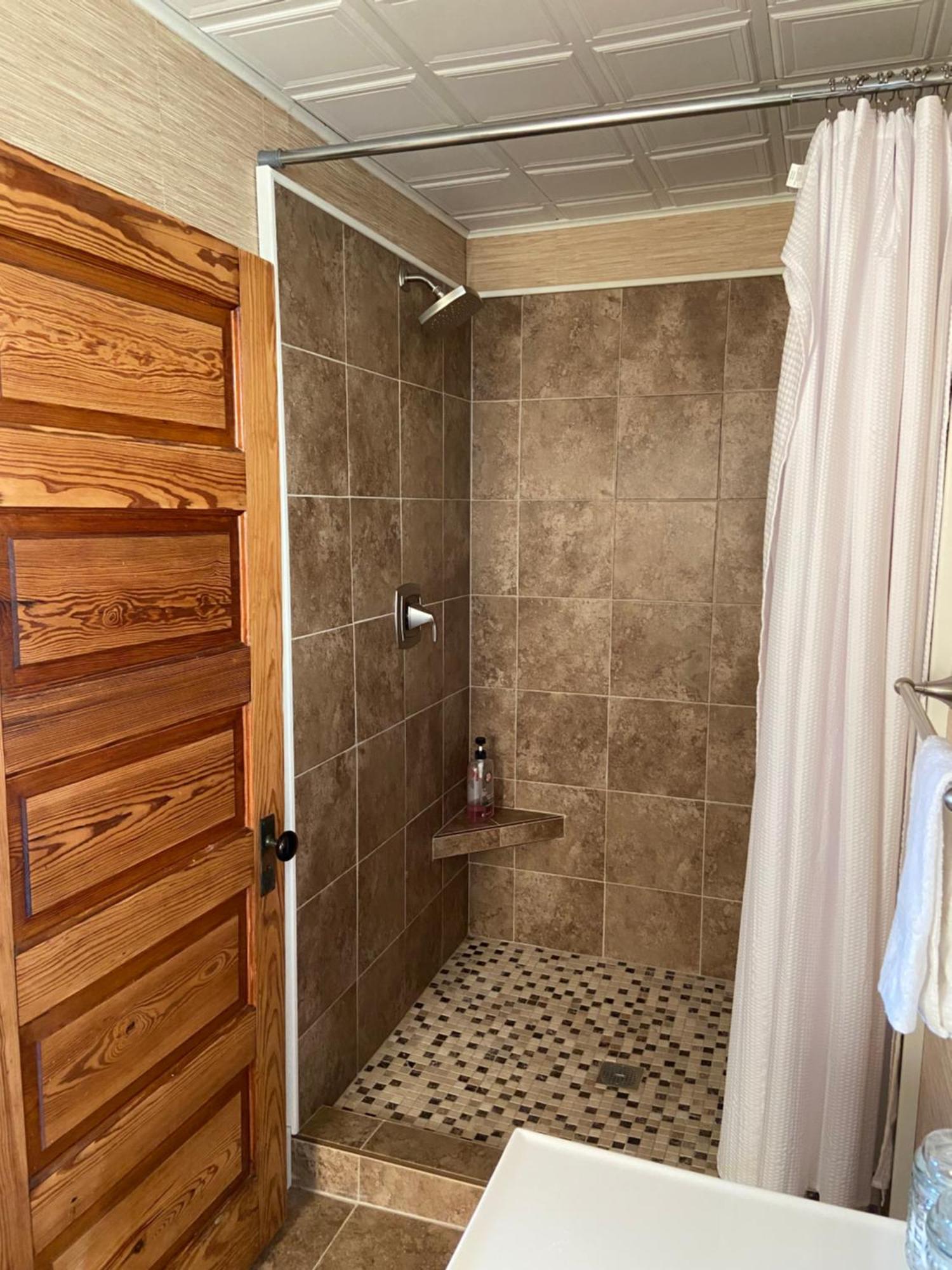 Tavern - Country Suite Newport Εξωτερικό φωτογραφία