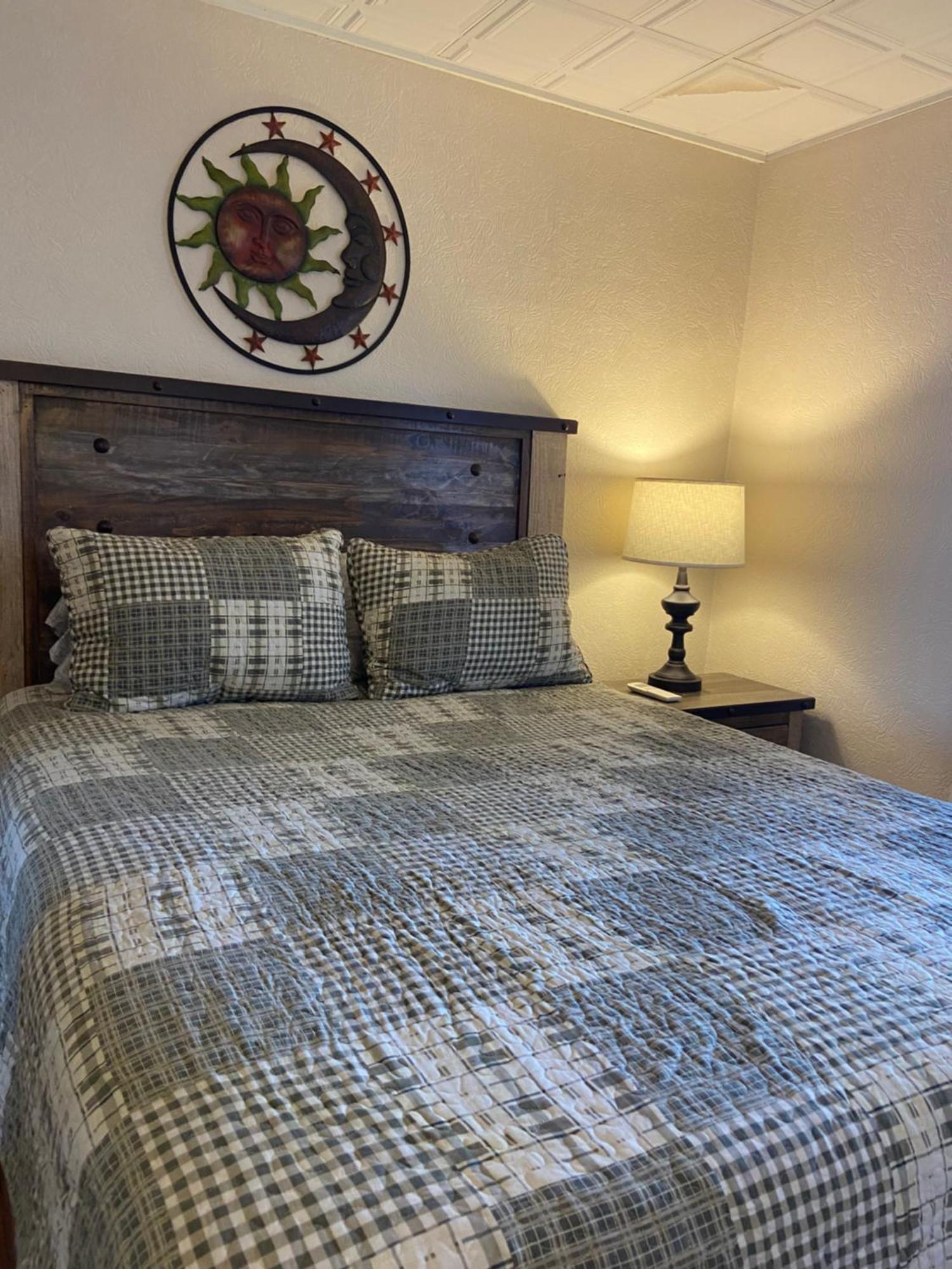 Tavern - Country Suite Newport Εξωτερικό φωτογραφία